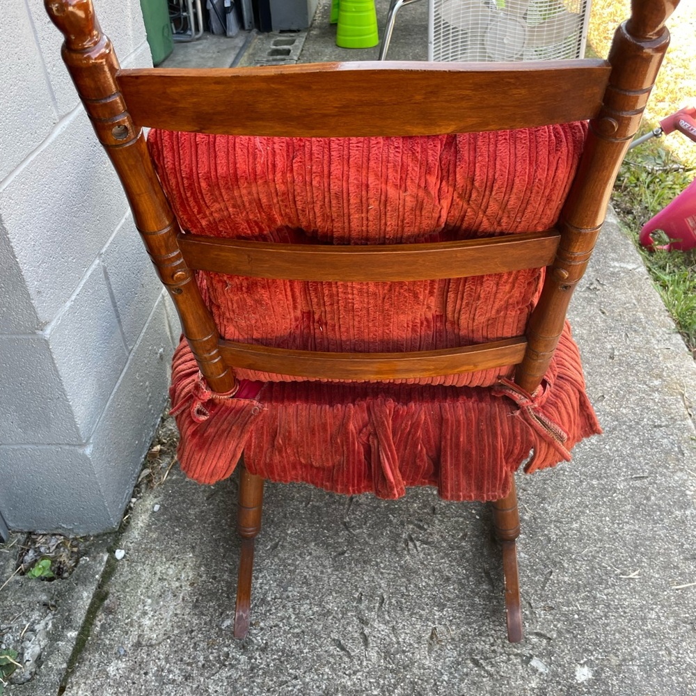 Mid Century Maple Wing Sides Rocking Chair - Picture 4 of 4